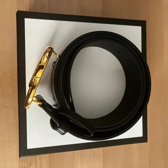 Black belt only worn a couple times. In original box and  display picture 2